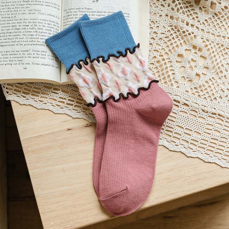 Women's Fashion Minimalist Relief Stitching Wooden Ear Three-dimensional Floral Mid-calf Socks