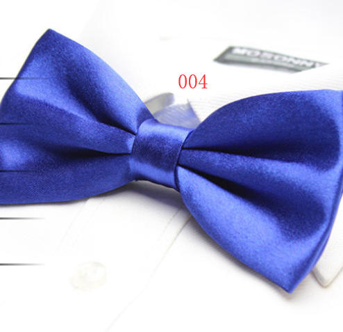 Solid color tri-fold bow tie