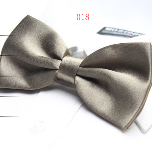 Solid color tri-fold bow tie