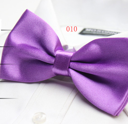 Solid color tri-fold bow tie