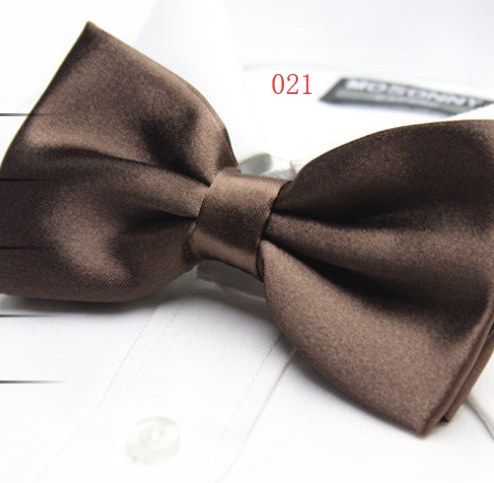 Solid color tri-fold bow tie