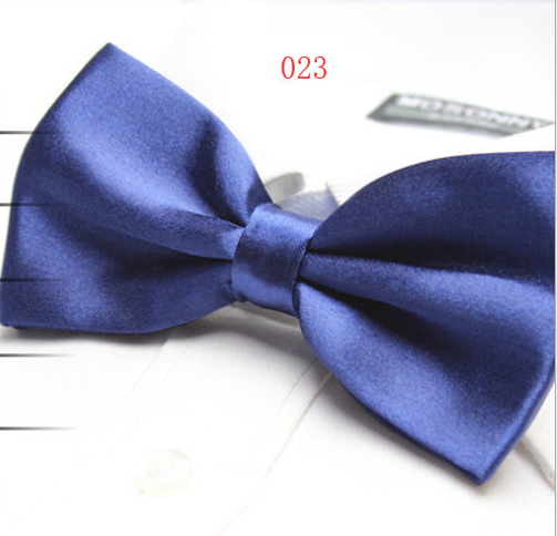 Solid color tri-fold bow tie