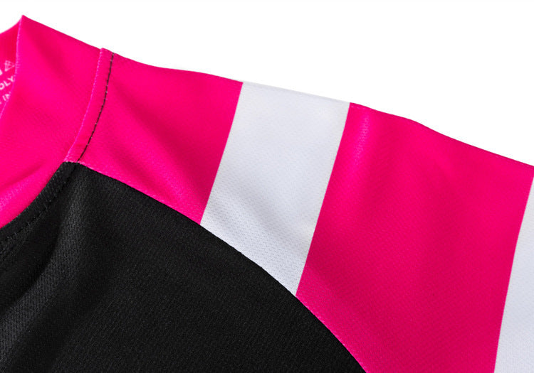 Bicycle jersey absorbs sweat and dries quickly