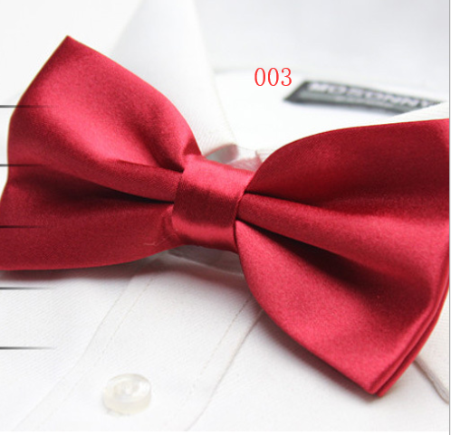 Solid color tri-fold bow tie