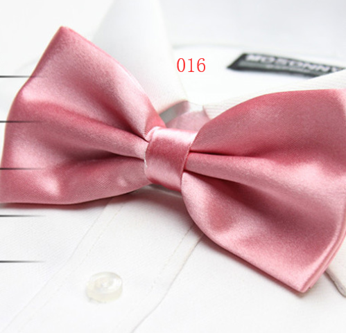 Solid color tri-fold bow tie