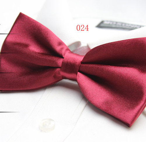 Solid color tri-fold bow tie