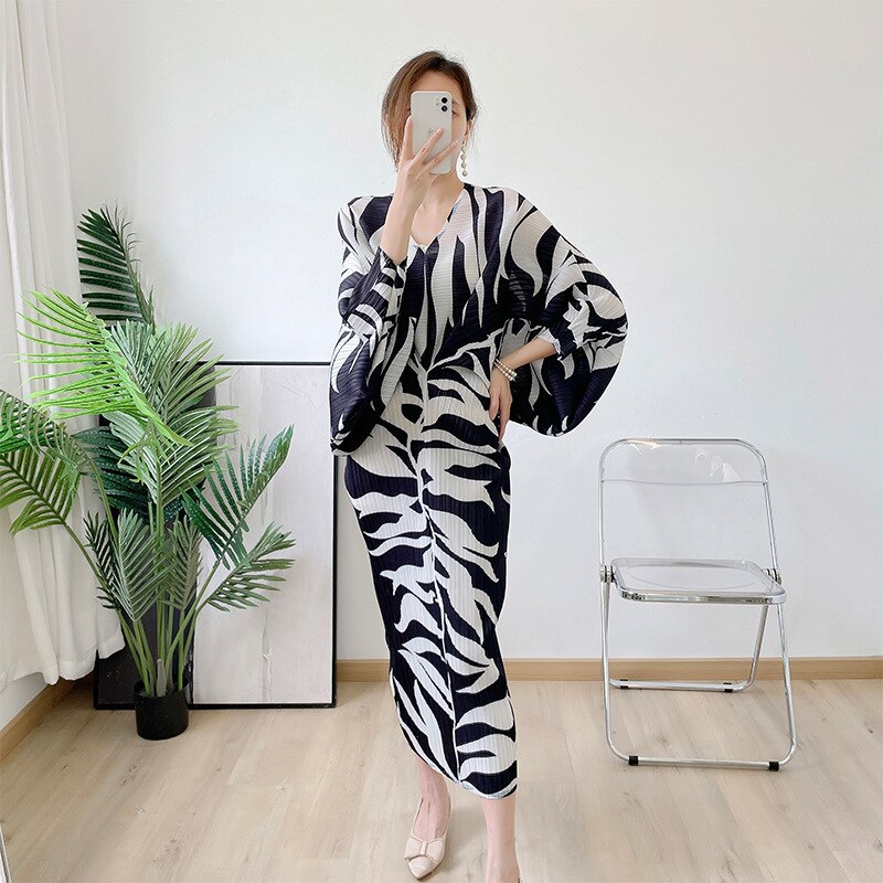 Pleated Batwing Sleeve V-neck Dress Spring Summer New High Fashion Printed Large Size Long Designer Clothes