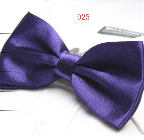 Solid color tri-fold bow tie