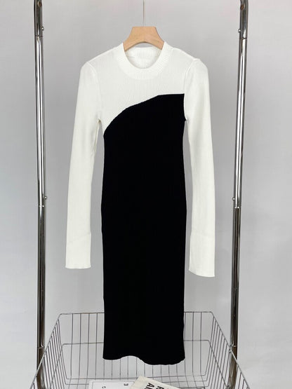 Autumn/Winter New Women Knitted Long Dress High Quality Fashion Black and White Collision Color Splicing Slim Package Hip Robe