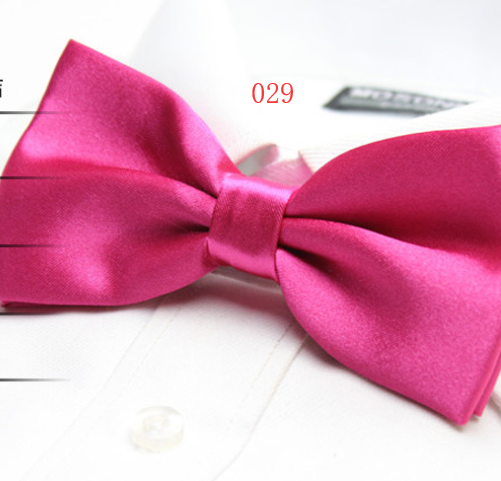 Solid color tri-fold bow tie