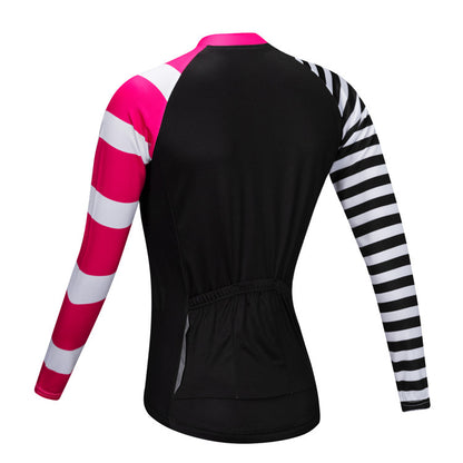 Bicycle jersey absorbs sweat and dries quickly