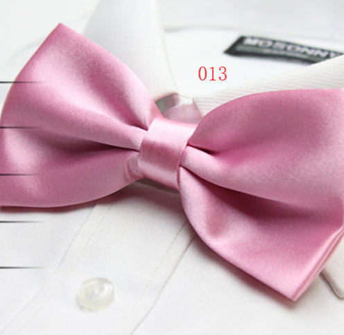 Solid color tri-fold bow tie