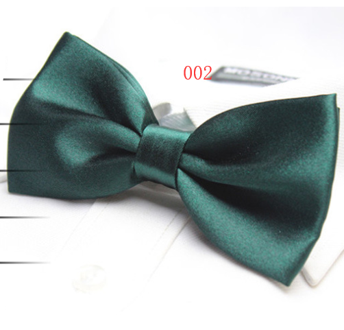 Solid color tri-fold bow tie