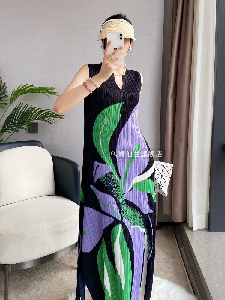 V-neck Floral Print Dress Women Sleeveless  Summer Miyake Fashion Temperament Thin Senior Undershirt Long Dress