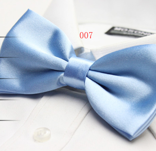 Solid color tri-fold bow tie