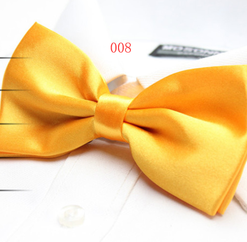 Solid color tri-fold bow tie