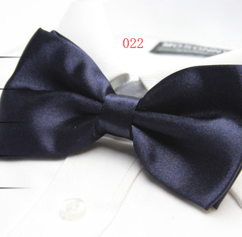 Solid color tri-fold bow tie