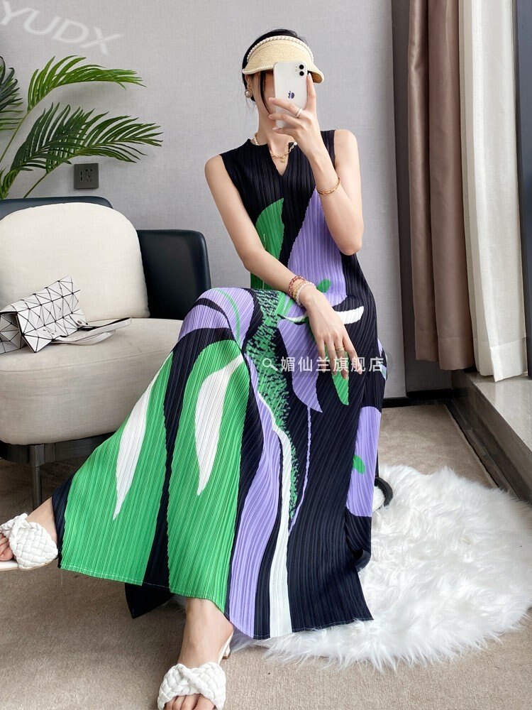 V-neck Floral Print Dress Women Sleeveless  Summer Miyake Fashion Temperament Thin Senior Undershirt Long Dress