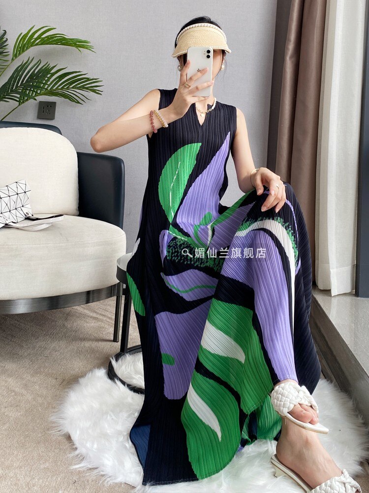 V-neck Floral Print Dress Women Sleeveless  Summer Miyake Fashion Temperament Thin Senior Undershirt Long Dress