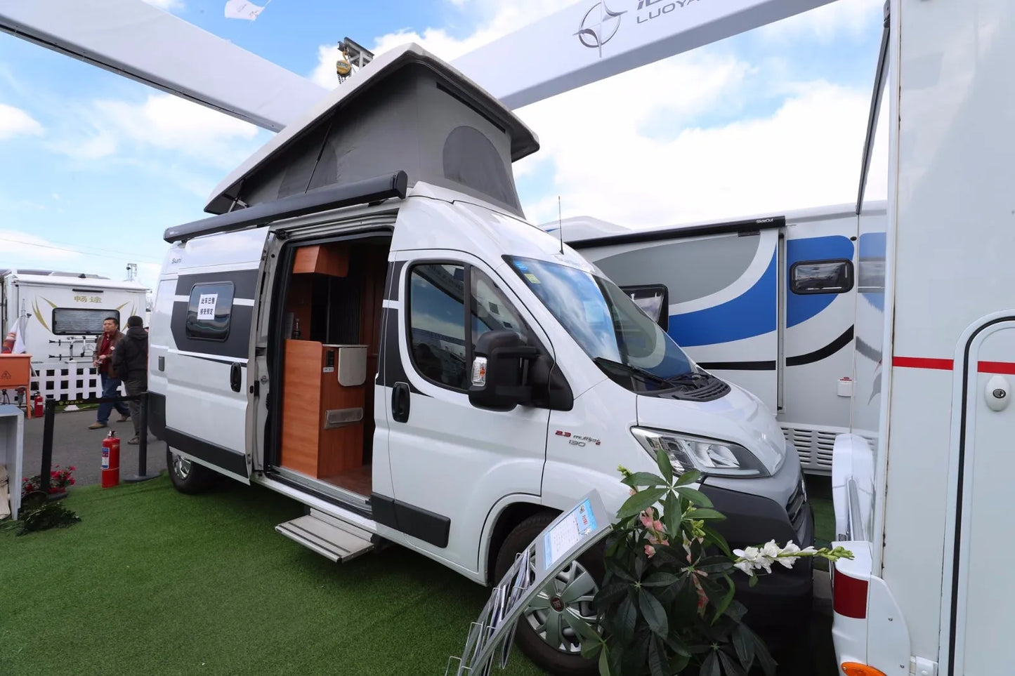 Mercedes Sprinter campervan conversion kit rv lift bed and roof top tent pop up roof lifting mechanism from Dongtai