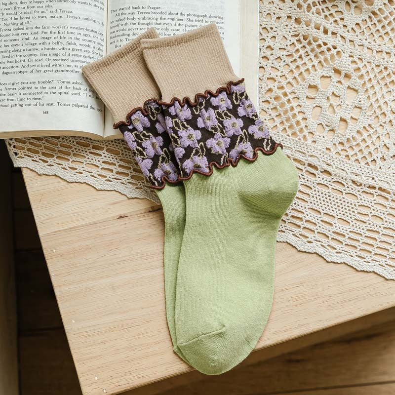 Women's Fashion Minimalist Relief Stitching Wooden Ear Three-dimensional Floral Mid-calf Socks