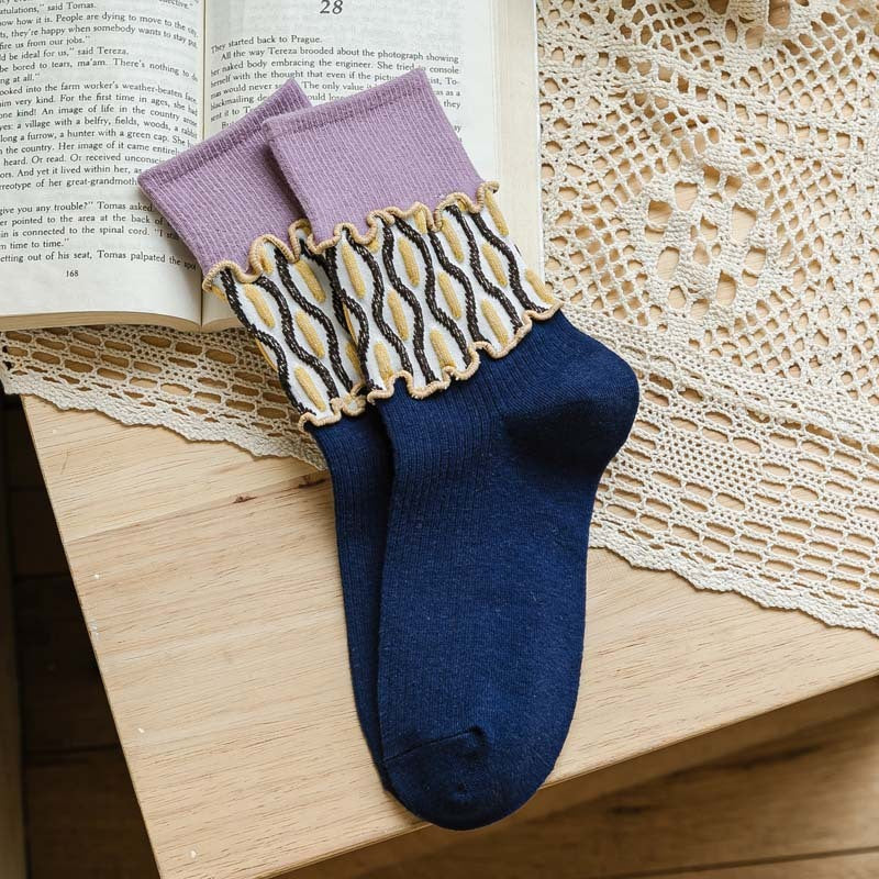 Women's Fashion Minimalist Relief Stitching Wooden Ear Three-dimensional Floral Mid-calf Socks